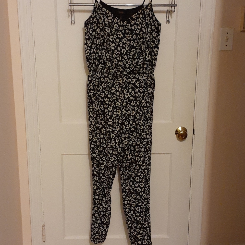 White pattern flower jumpsuit